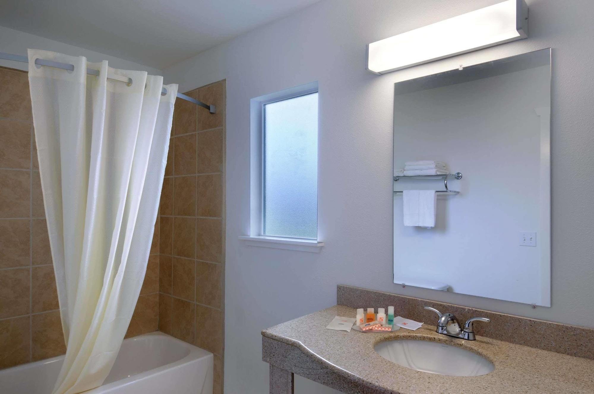 Knights Inn & Suites Seatac Airport Тукуила Екстериор снимка