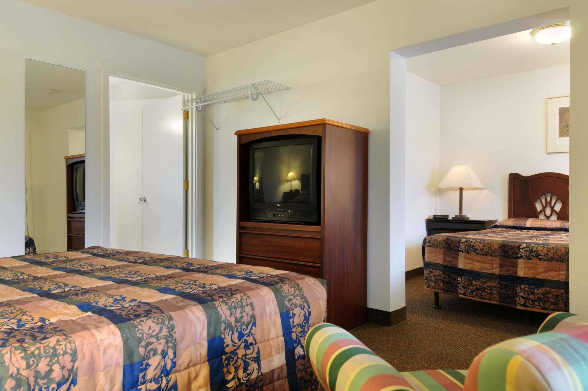 Knights Inn & Suites Seatac Airport Тукуила Екстериор снимка
